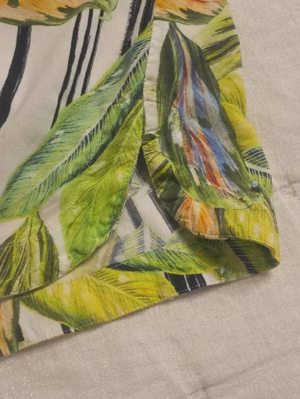 Luigi Bertolli Weekend ViscoseTropical Leaf Pocket Mini Dress in White and Green - Picture 10 of 16